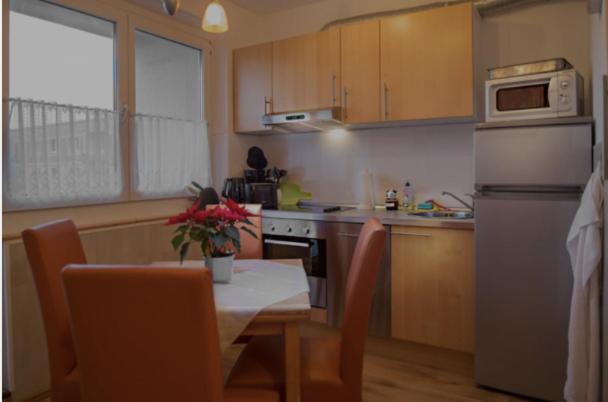H&H Apartments Im Herzen Der Stadt Teilweise Mit Balkon Ruhig Zentral Modern Mit Kueche جرايفسفالد المظهر الخارجي الصورة