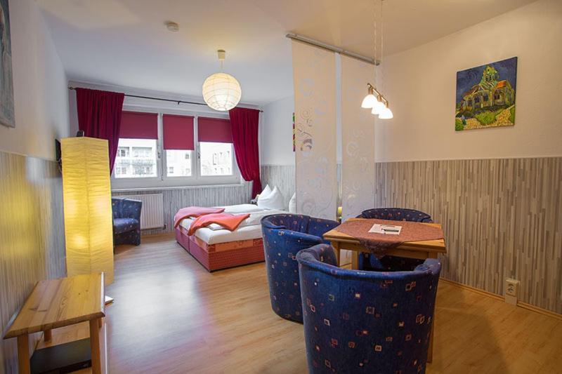 H&H Apartments Im Herzen Der Stadt Teilweise Mit Balkon Ruhig Zentral Modern Mit Kueche جرايفسفالد المظهر الخارجي الصورة
