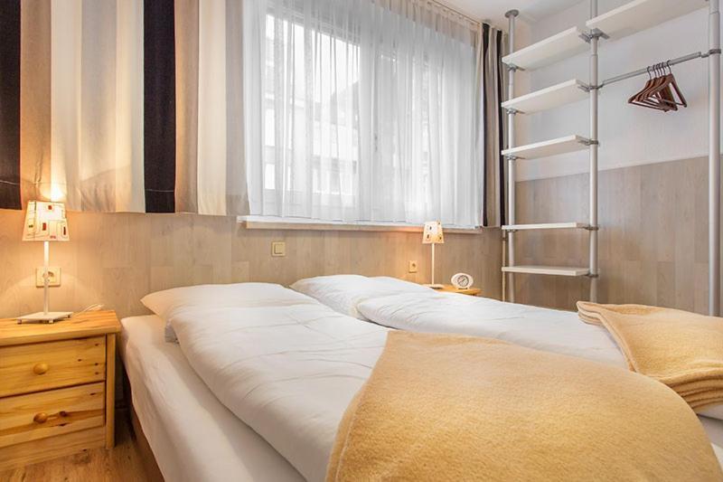 H&H Apartments Im Herzen Der Stadt Teilweise Mit Balkon Ruhig Zentral Modern Mit Kueche جرايفسفالد المظهر الخارجي الصورة