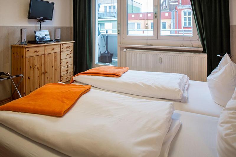 H&H Apartments Im Herzen Der Stadt Teilweise Mit Balkon Ruhig Zentral Modern Mit Kueche جرايفسفالد المظهر الخارجي الصورة