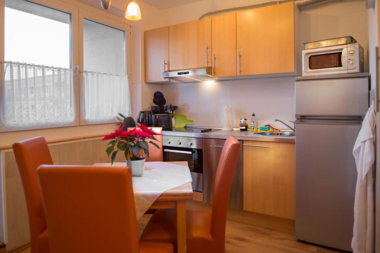 H&H Apartments Im Herzen Der Stadt Teilweise Mit Balkon Ruhig Zentral Modern Mit Kueche جرايفسفالد المظهر الخارجي الصورة