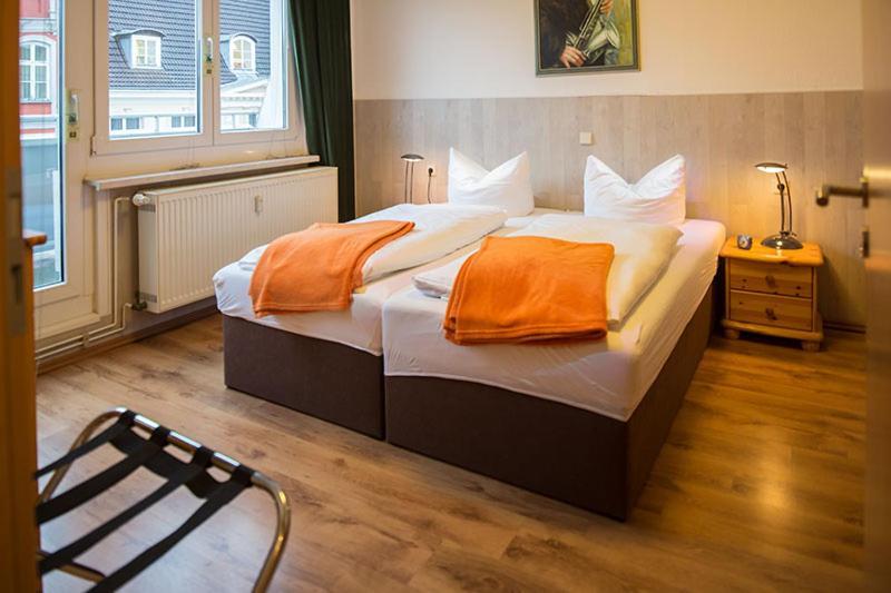 H&H Apartments Im Herzen Der Stadt Teilweise Mit Balkon Ruhig Zentral Modern Mit Kueche جرايفسفالد المظهر الخارجي الصورة