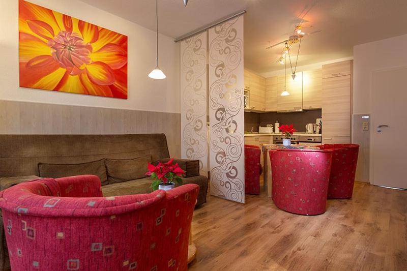 H&H Apartments Im Herzen Der Stadt Teilweise Mit Balkon Ruhig Zentral Modern Mit Kueche جرايفسفالد المظهر الخارجي الصورة